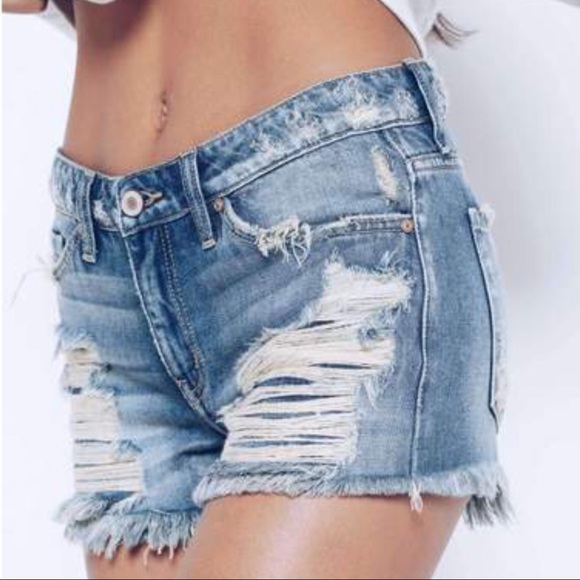 1 LEFT‼️ Quincy Distressed Shorts - Picture 3 of 8